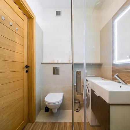 Kolska Superior By Bookinghost Βαρσοβία